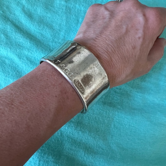 Tiffany 1837 wide cuff bracelet - Picture 5 of 6